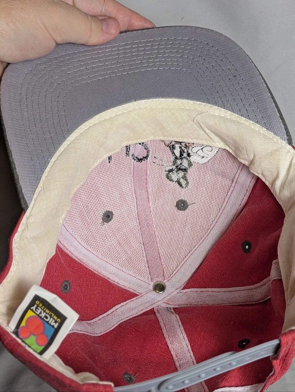 Vintage 1990s Disney Goofy snapback cap featuring Embroidered Goofy